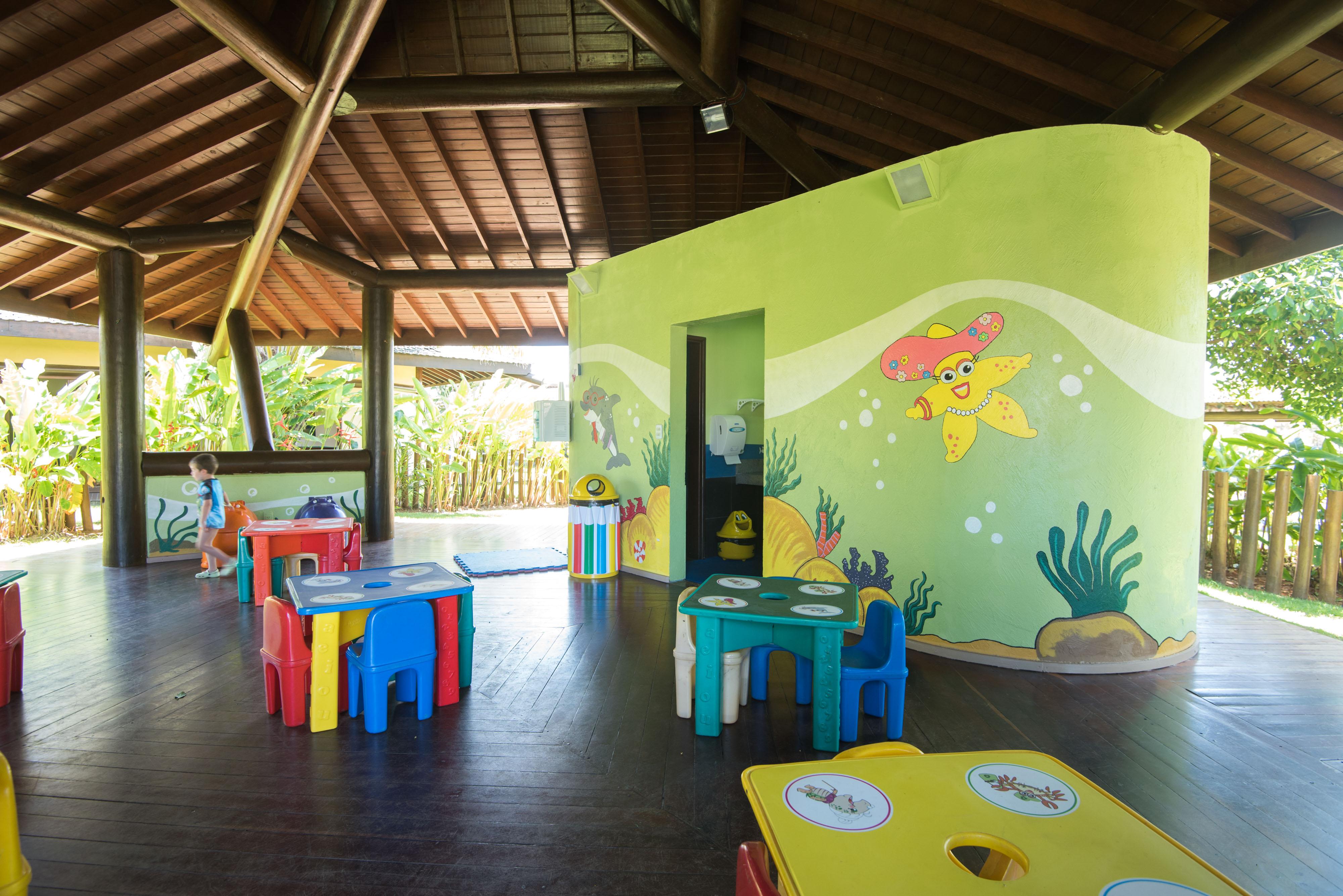 Vila Gale Resort Mares Guarajuba Exterior foto The interior of the resort's children's club