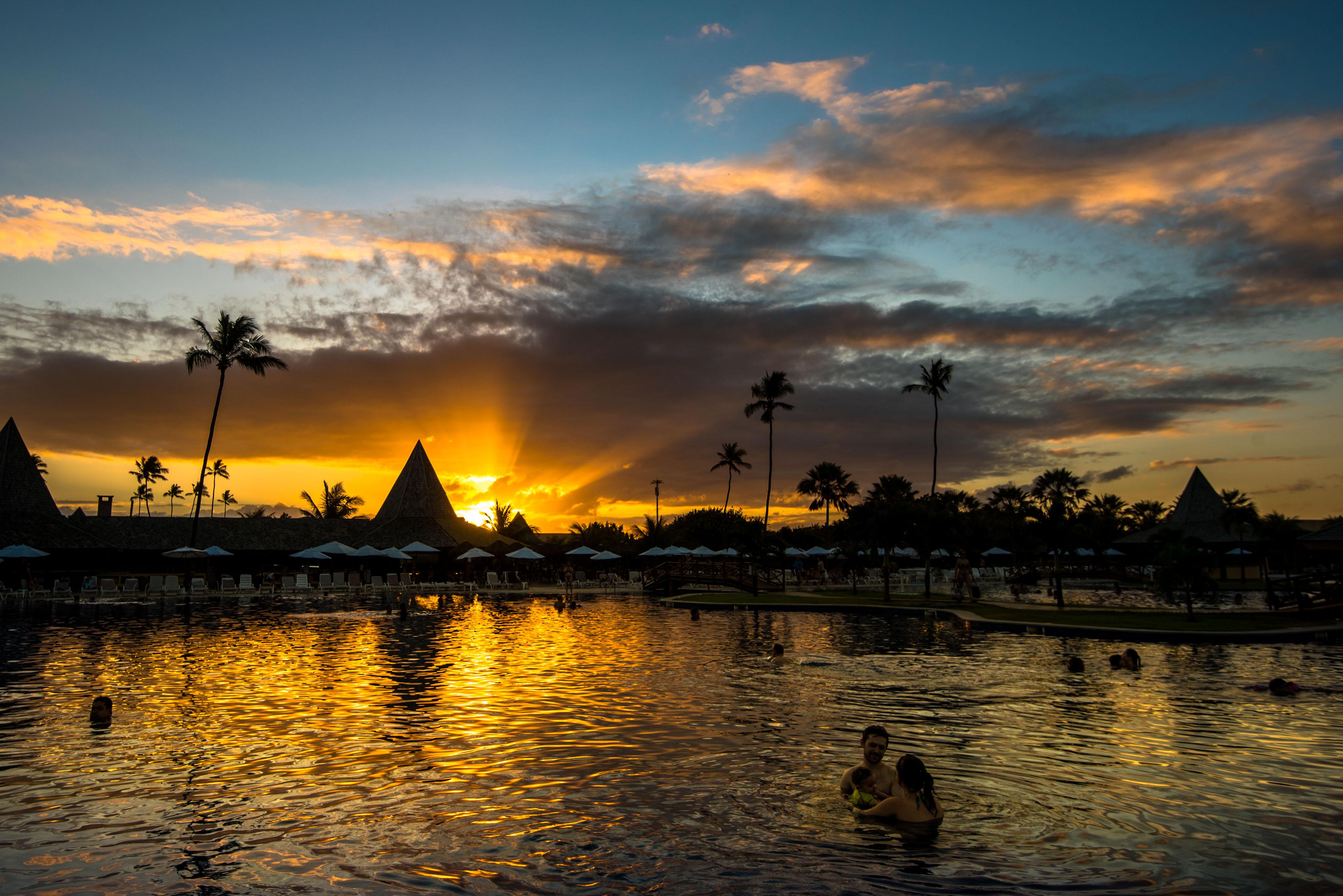 Vila Gale Resort Mares Guarajuba Exterior foto Sunset at the Polynesian Resort