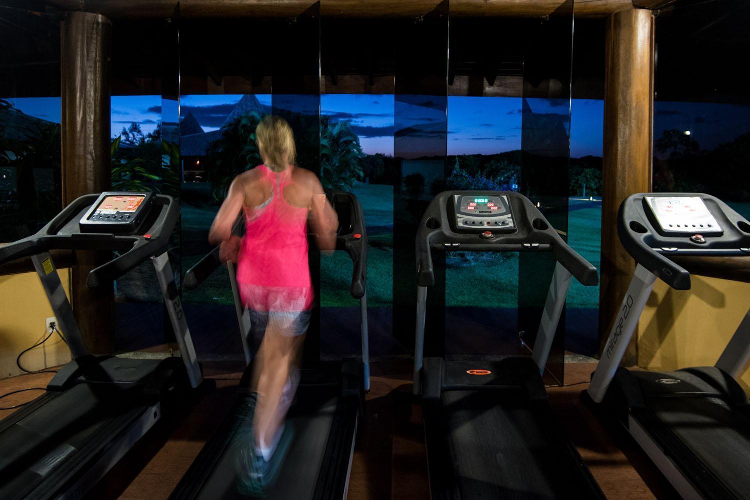 Vila Gale Resort Mares Guarajuba Exterior foto A treadmill in use