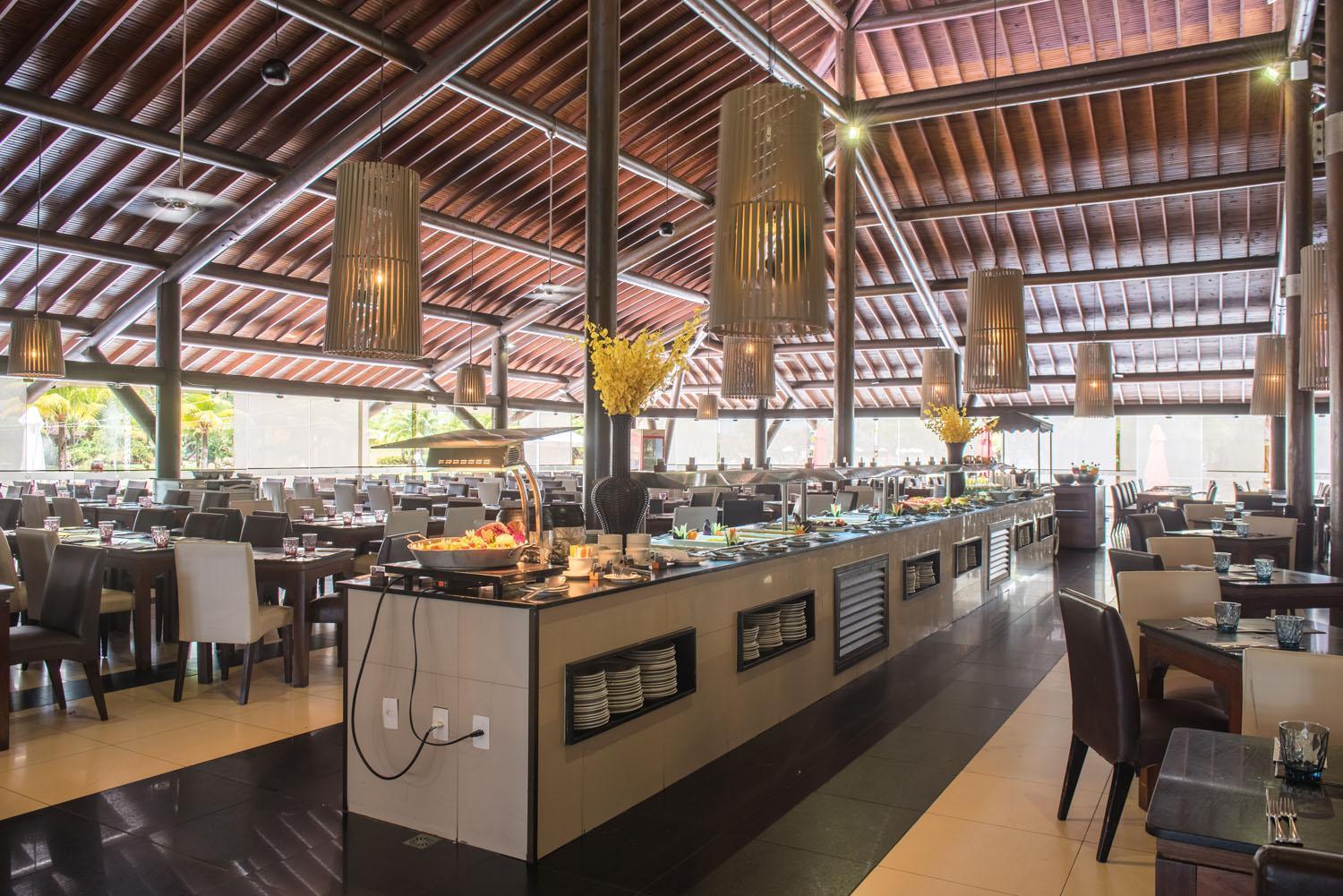 Vila Gale Resort Mares Guarajuba Exterior foto The interior of the restaurant